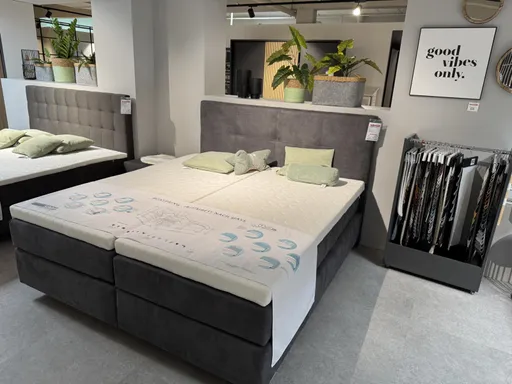 Boxspringbett TRAUMSCHLAF mit Stauraum